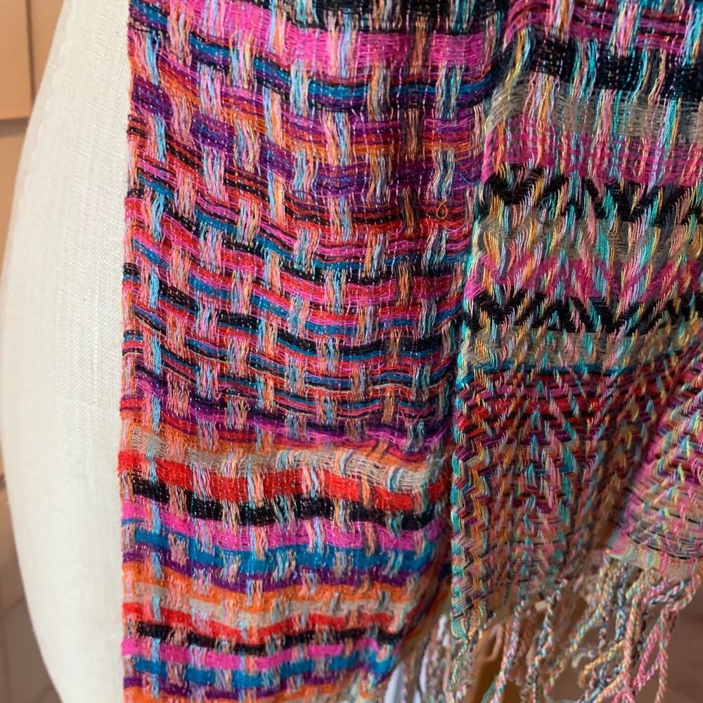 Colorful lightweight scarf - Picture 3 of 10